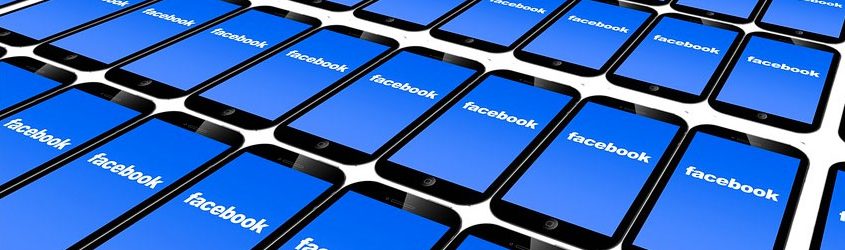 Serie di smartphone che mostrano schermata blu con logo di Facebook